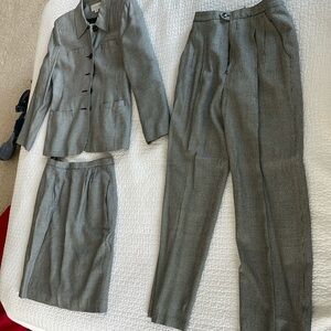 Black and white houndstooth Preston & York 3 piece suit size 4 petite.